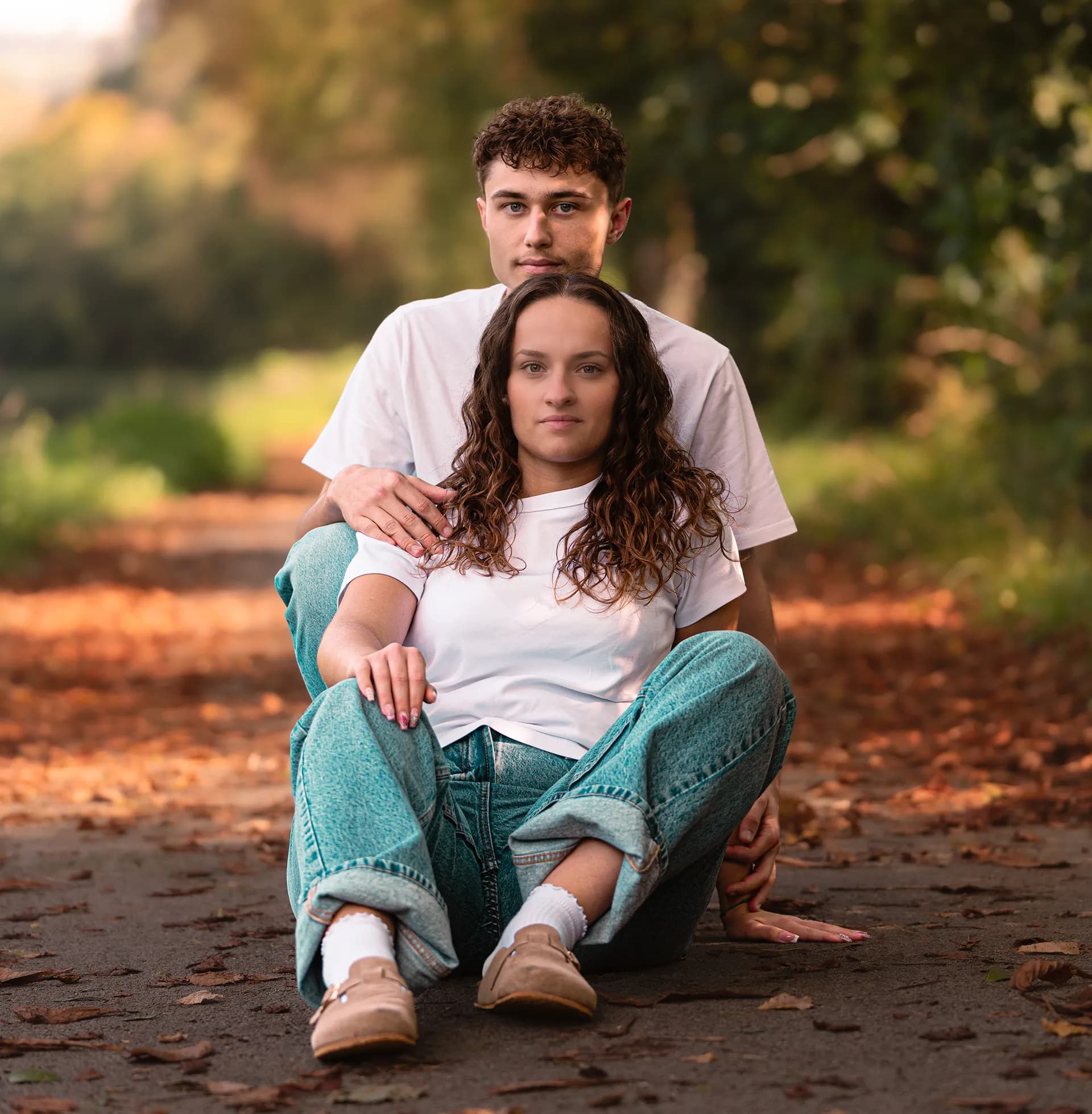 Couple complice en séance photo